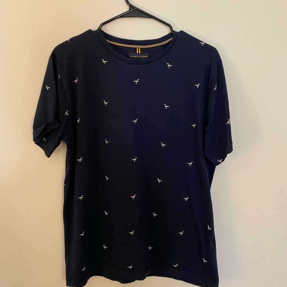 Navy blue tshirt with bird pattern